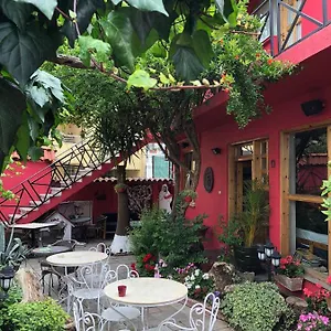 Red Goat بيت شباب